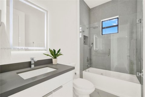 Купить виллу или дом в Лихай-Эйкерс, Флорида 4 спальни, 152.55м2, № 1969254 - фото 12