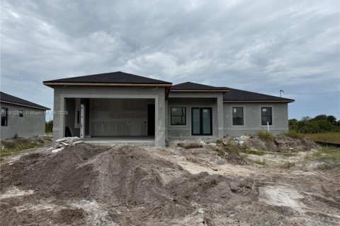 Купить виллу или дом в Лихай-Эйкерс, Флорида 4 спальни, 152.55м2, № 1969254 - фото 1