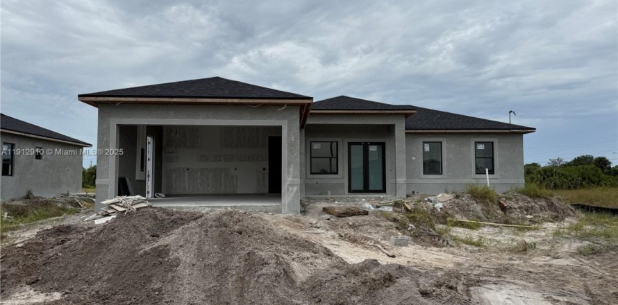 Дом в Лихай-Эйкерс, Флорида 4 спальни, 152.55м2 № 1969254