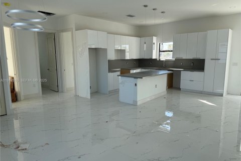 Купить виллу или дом в Лихай-Эйкерс, Флорида 4 спальни, 152.55м2, № 1969254 - фото 5