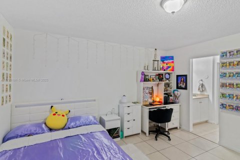 Condo in Hialeah Gardens, Florida, 2 bedrooms  № 1861685 - photo 6