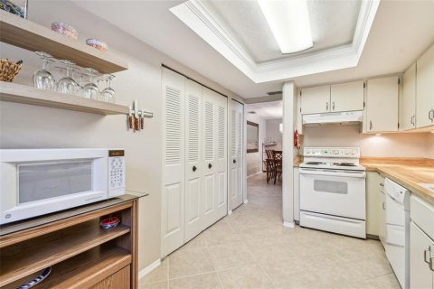 Condo in Bradenton, Florida, 2 bedrooms  № 1571799 - photo 11