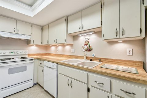Condo in Bradenton, Florida, 2 bedrooms  № 1571799 - photo 12