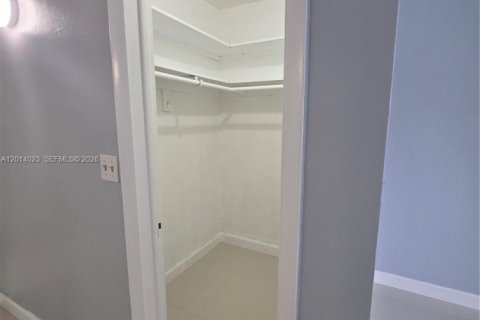 Copropriété à louer à Miami, Floride: 1 chambre, 37.81 m2 № 2076326 - photo 4