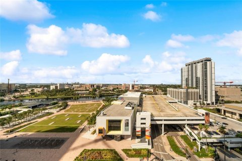 Copropriété à vendre à Tampa, Floride: 2 chambres, 107.49 m2 № 2401068 - photo 4