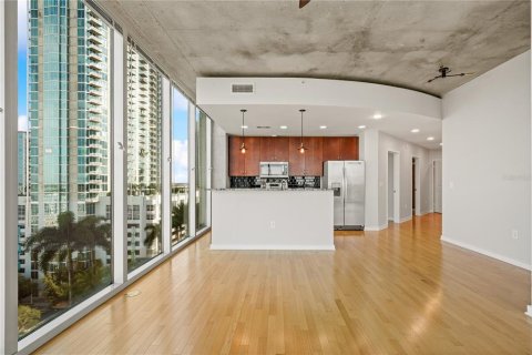 Copropriété à vendre à Tampa, Floride: 2 chambres, 107.49 m2 № 2401068 - photo 6