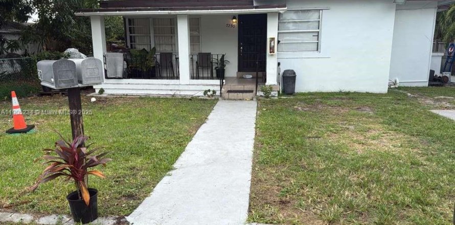 House in Miami, Florida 2 bedrooms, 65.96 sq.m. № 1956010