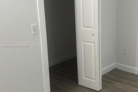 House in Miami, Florida 2 bedrooms, 65.96 sq.m. № 1956010 - photo 13