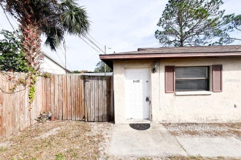 Apartment in Holiday, Florida 2 bedrooms, 145.67 sq.m. № 2217769
