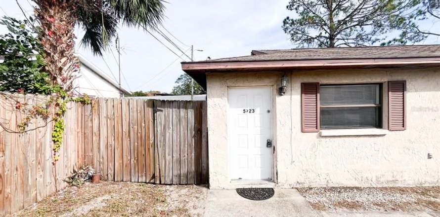 Apartment in Holiday, Florida 2 bedrooms, 145.67 sq.m. № 2217769