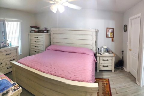 House in Clermont, Florida 4 bedrooms, 132.11 sq.m. № 2391464 - photo 9