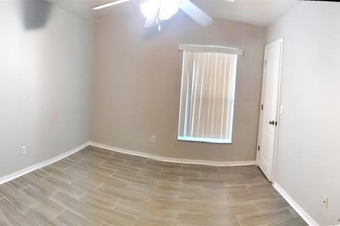 House in Clermont, Florida 4 bedrooms, 132.11 sq.m. № 2391464 - photo 7