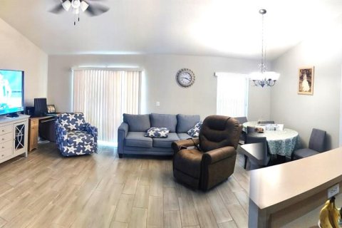 House in Clermont, Florida 4 bedrooms, 132.11 sq.m. № 2391464 - photo 10