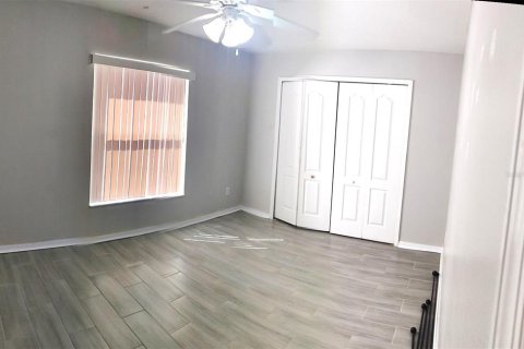 House in Clermont, Florida 4 bedrooms, 132.11 sq.m. № 2391464 - photo 6