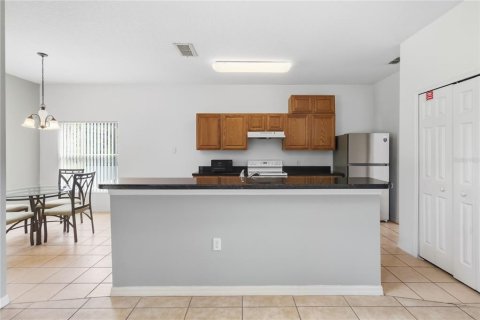 Villa ou maison à louer à Kissimmee, Floride: 5 chambres, 238.29 m2 № 2385843 - photo 12