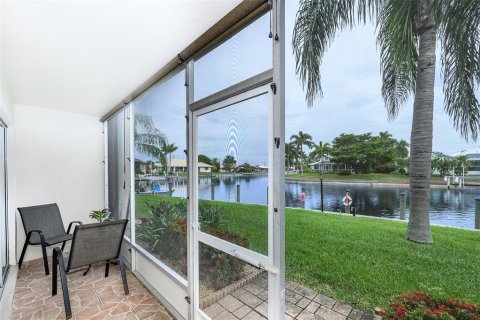 Copropriété à louer à Punta Gorda, Floride: 2 chambres, 103.49 m2 № 2406595 - photo 6