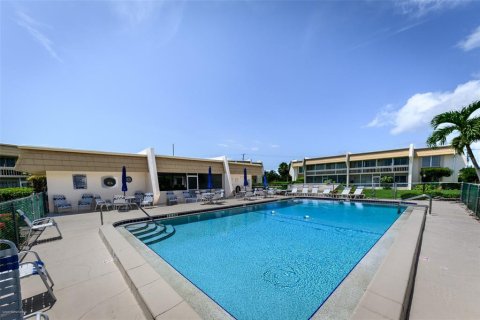 Copropriété à louer à Punta Gorda, Floride: 2 chambres, 103.49 m2 № 2406595 - photo 5