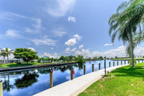 Condo à Punta Gorda, Floride, 2 chambres  № 2406595