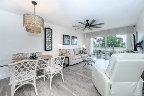 Copropriété à louer à Punta Gorda, Floride: 2 chambres, 103.49 m2 № 2406595 - photo 9