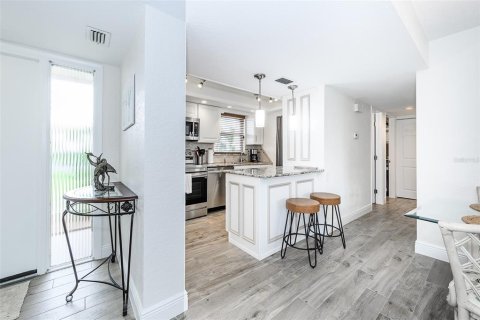 Copropriété à louer à Punta Gorda, Floride: 2 chambres, 103.49 m2 № 2406595 - photo 8