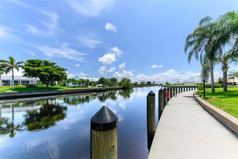 Copropriété à louer à Punta Gorda, Floride: 2 chambres, 103.49 m2 № 2406595 - photo 4