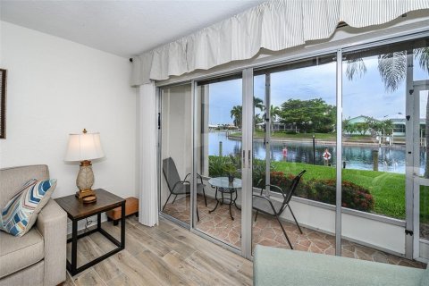 Copropriété à louer à Punta Gorda, Floride: 2 chambres, 103.49 m2 № 2406595 - photo 14