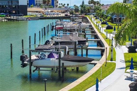Condo in Madeira Beach, Florida, 1 bedroom  № 1767669 - photo 20