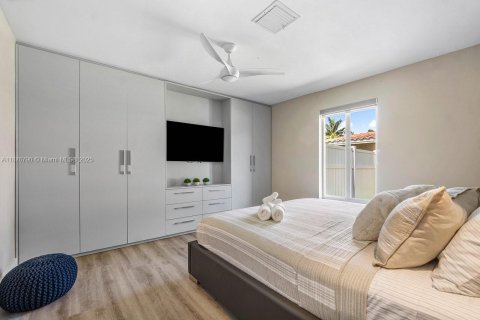 House in Dania Beach, Florida 5 bedrooms, 151.8 sq.m. № 1920521 - photo 23