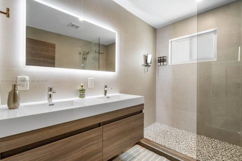 House in Dania Beach, Florida 5 bedrooms, 151.8 sq.m. № 1920521 - photo 26