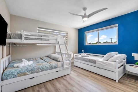 House in Dania Beach, Florida 5 bedrooms, 151.8 sq.m. № 1920521 - photo 25