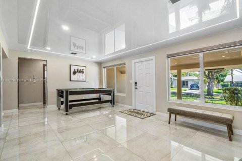 House in Dania Beach, Florida 5 bedrooms, 151.8 sq.m. № 1920521 - photo 8