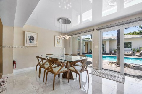 House in Dania Beach, Florida 5 bedrooms, 151.8 sq.m. № 1920521 - photo 13