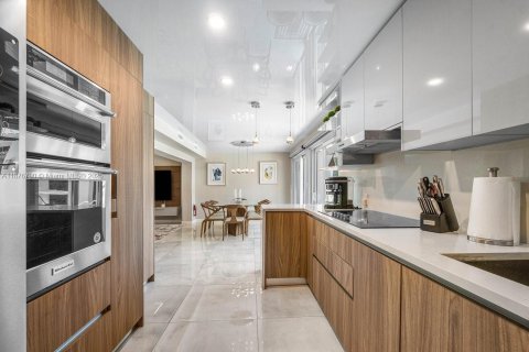 House in Dania Beach, Florida 5 bedrooms, 151.8 sq.m. № 1920521 - photo 20