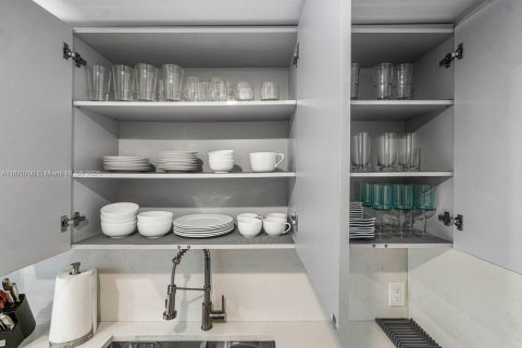 House in Dania Beach, Florida 5 bedrooms, 151.8 sq.m. № 1920521 - photo 19