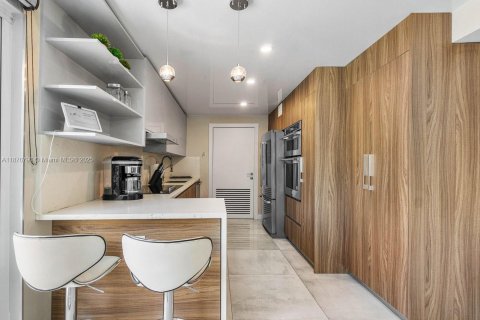 House in Dania Beach, Florida 5 bedrooms, 151.8 sq.m. № 1920521 - photo 16