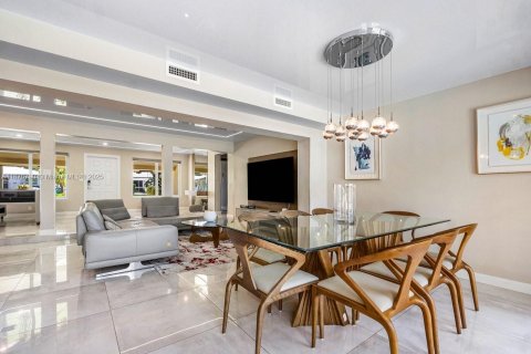 House in Dania Beach, Florida 5 bedrooms, 151.8 sq.m. № 1920521 - photo 14