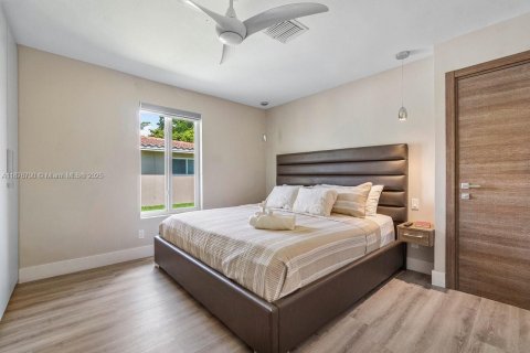 House in Dania Beach, Florida 5 bedrooms, 151.8 sq.m. № 1920521 - photo 22