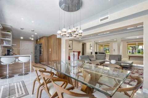 House in Dania Beach, Florida 5 bedrooms, 151.8 sq.m. № 1920521 - photo 15