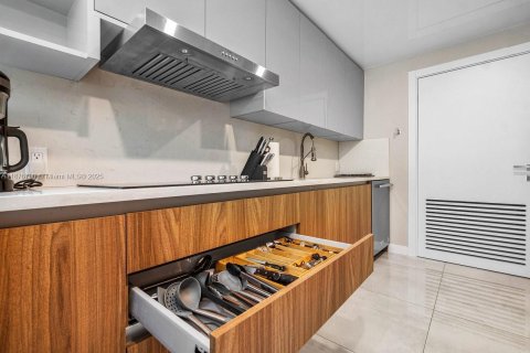 House in Dania Beach, Florida 5 bedrooms, 151.8 sq.m. № 1920521 - photo 18