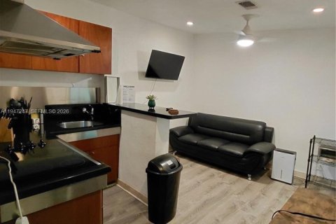 Casa en alquiler en Miami, Florida, 2 dormitorios, 166.3 m2 № 2003317 - foto 9