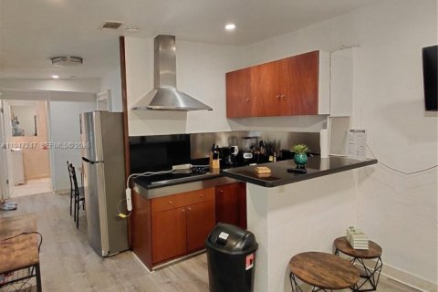 Casa en alquiler en Miami, Florida, 2 dormitorios, 166.3 m2 № 2003317 - foto 10