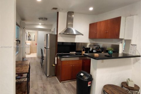 Casa en alquiler en Miami, Florida, 2 dormitorios, 166.3 m2 № 2003317 - foto 19