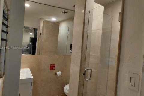 Casa en alquiler en Miami, Florida, 2 dormitorios, 166.3 m2 № 2003317 - foto 18