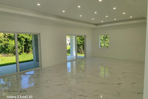 House in Lehigh Acres, Florida 4 bedrooms, 181.53 sq.m. № 1760152 - photo 7