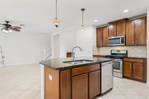 House in Fish Hawk, Florida 4 bedrooms, 186.36 sq.m. № 1915591 - photo 11