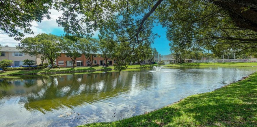 Townhouse in Sunrise, Florida 3 bedrooms, 134.15 sq.m. № 1142421