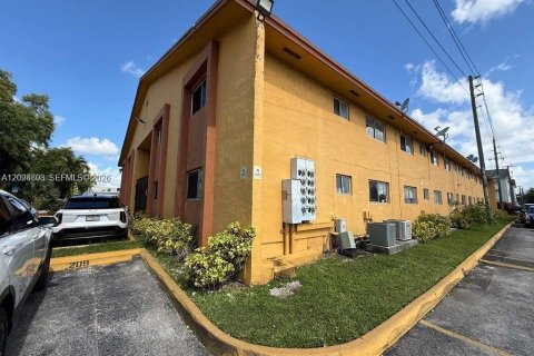 Apartment in Hialeah, Florida 2 bedrooms, 1820.88 sq.m. № 2399673