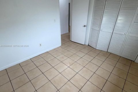 Apartment in Hialeah, Florida 2 bedrooms, 1820.88 sq.m. № 2399673 - photo 11
