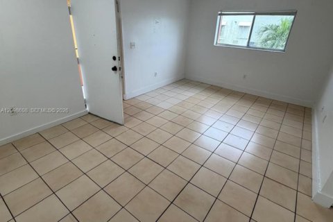 Apartment in Hialeah, Florida 2 bedrooms, 1820.88 sq.m. № 2399673 - photo 7