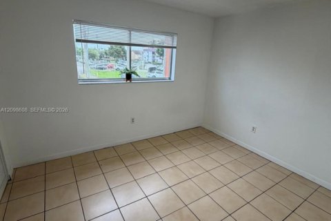 Apartment in Hialeah, Florida 2 bedrooms, 1820.88 sq.m. № 2399673 - photo 12